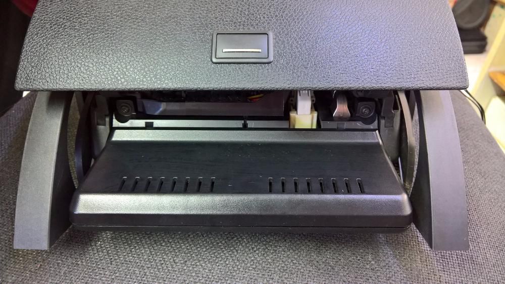 Ремонт дисплей навигация Mercedes W204 снимка