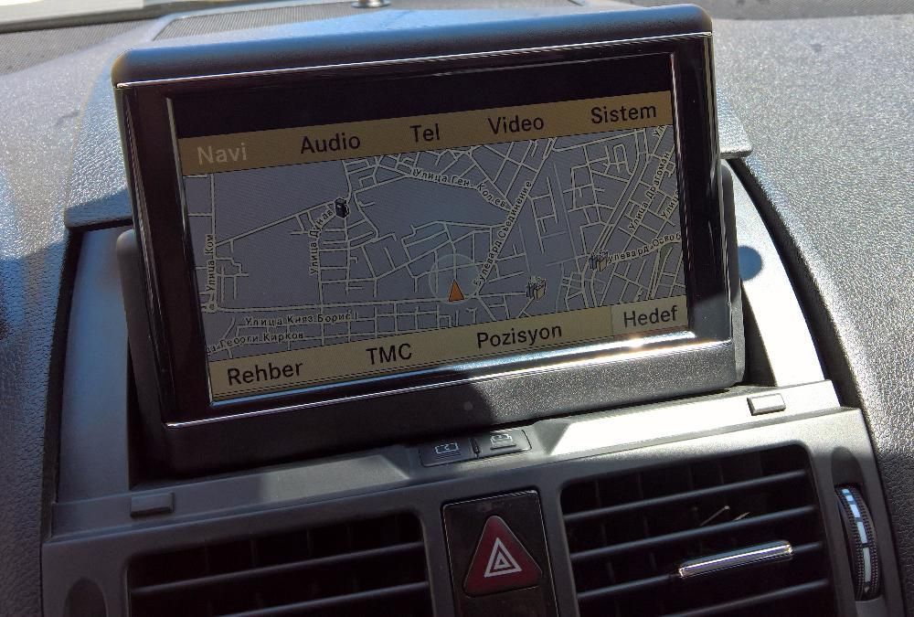 Ремонт дисплей навигация Mercedes W204 снимка